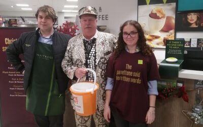 Pearly King Wows Shoppers!